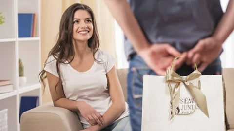 Qué joya regalar en un aniversario de boda