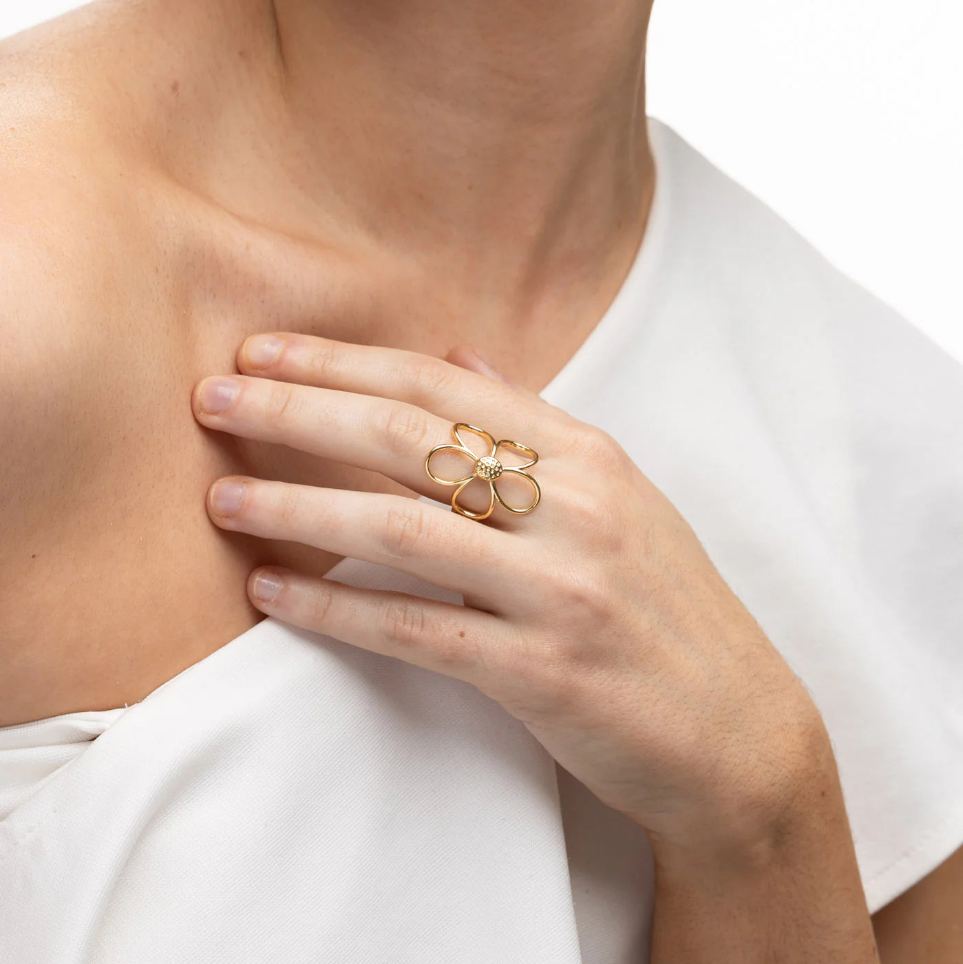 Anillo flor dorada para mujer