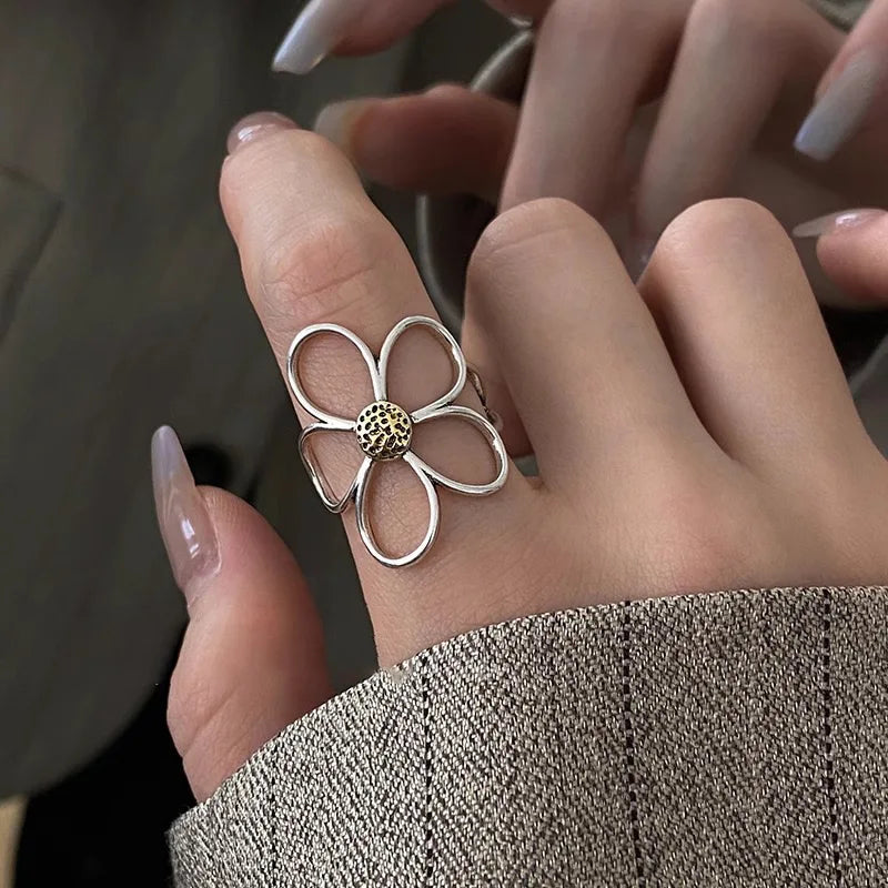 Anillo con forma de margarita
