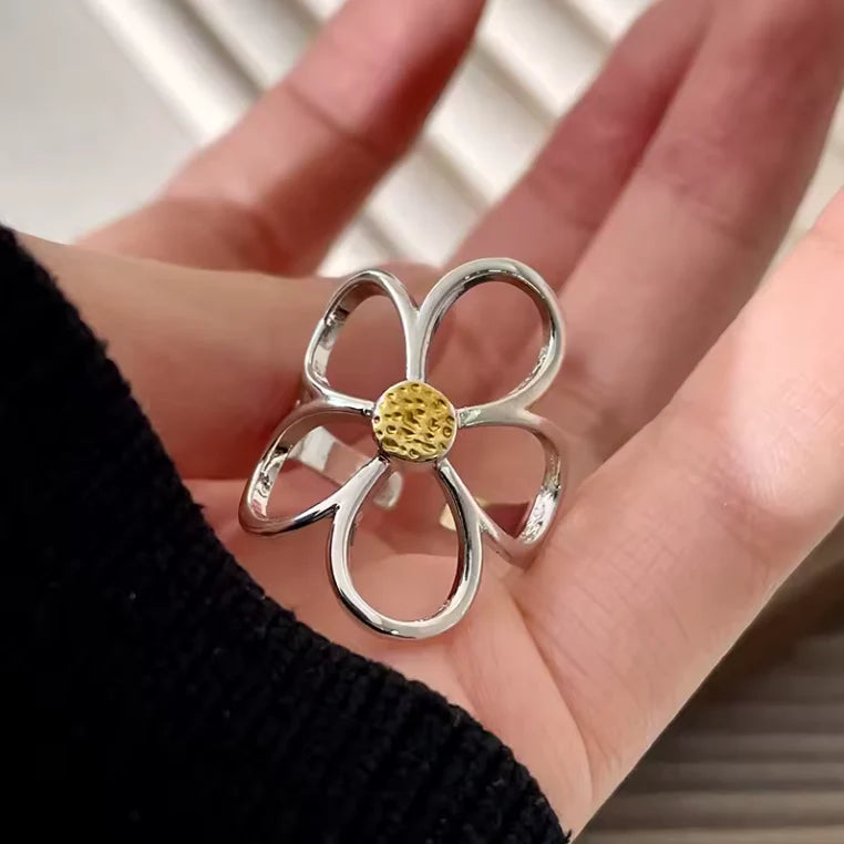 Anillo de mujer con forma de margarita