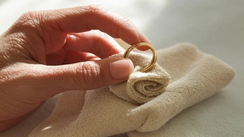 Guía para mantener tus joyas limpias y brillantes