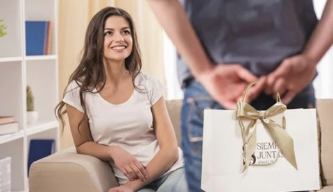 Qué joya regalar en un aniversario de boda