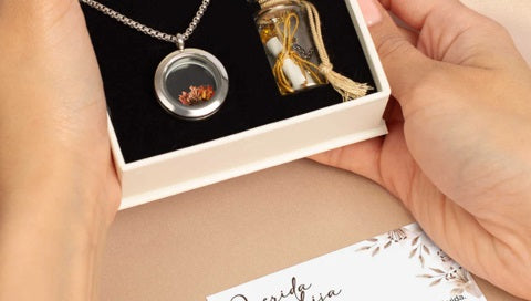 Regalar joyas con mensaje a mamá